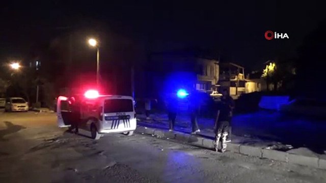 Alkollü şahsı mahallelinin linç girişiminden polis kurtardı