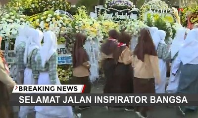 Suasana Terkini Rumah Duka BJ Habibie, Para Pelajar Turut Melayat