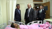 İçişleri Bakanı Soylu, terör saldırısında yaralanan vatandaşları ziyaret etti - DİYARBAKIR