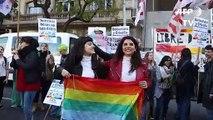 Manifestación en Argentina contra la censura en Brasil de beso gay en un cómic
