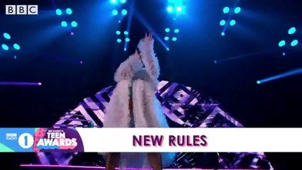 Dua Lipa - New Rules - Official music-video