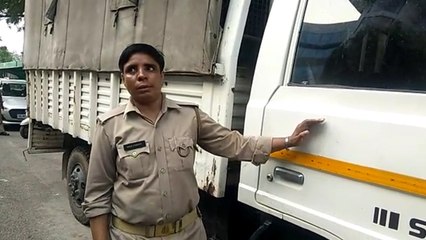 चलते ट्रक में ड्राइवर को आया हार्ट अटैक, स्टेयरिंग थामकर महिला सिपाही ने बचाई 15 लोगों की जान