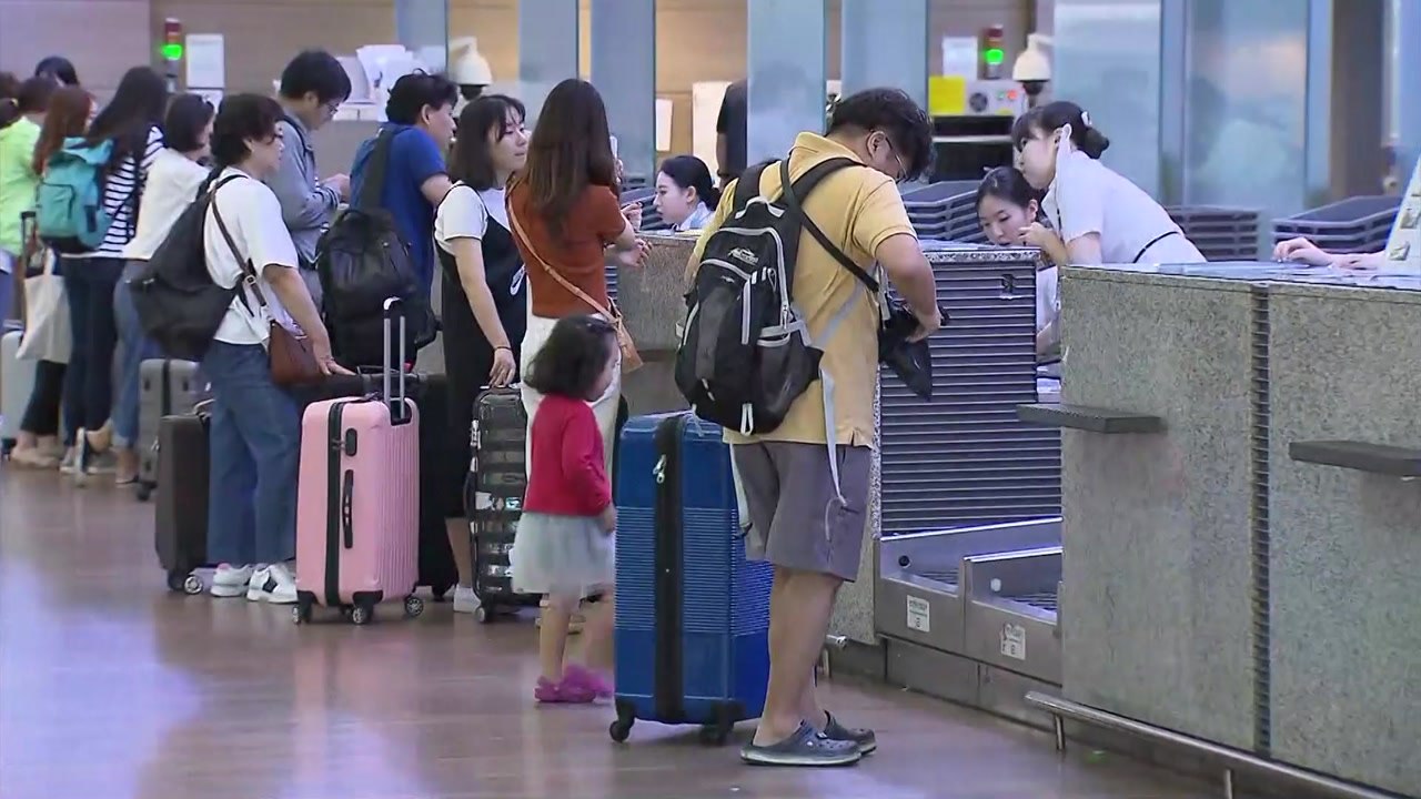 "한가위 황금연휴 해외에서"...인천공항 '북적' / YTN