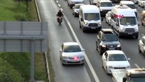 İstanbul'da trafik arttı; çakarlı araçların emniyet şeridi yolculuğu başladı 1