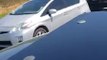 VÍDEO: Esto no lo esperábamos, un coche remolcado por un Toyota Prius