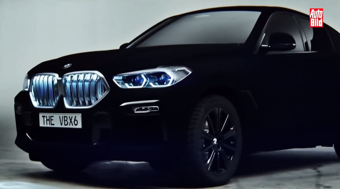 VÍDEO: BMW X6 con pintura Vantablack, el coche más oscuro de Frankfurt