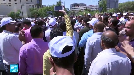 الأردن.. المعلمون يطالبون بزيادة رواتبهم 50% ليفكوا إضرابهم