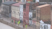 Bomberos rescatan vecinos por la crecida del río Clariano (Ontinyent)