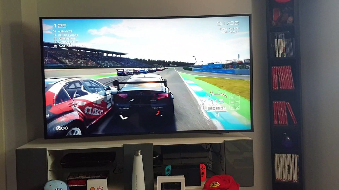 Grid Autosport : 1 er contact, pad Switch en main