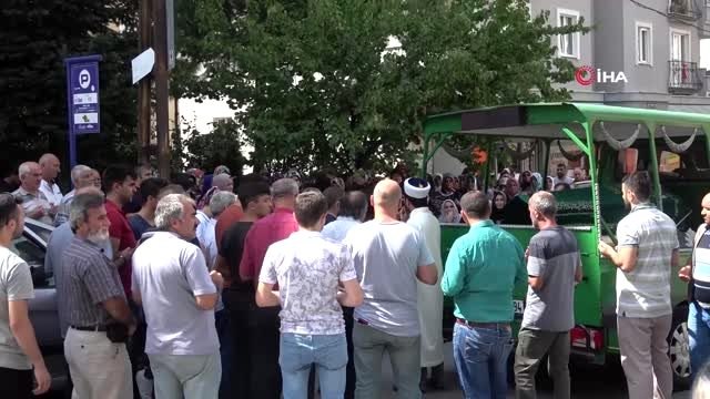 Ataşehir'de oğlu tarafından vahşice öldürülen baba son yolculuğuna uğurlandı