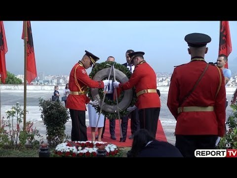 Report TV -Tre ceremoni për 21 vjetorin e vrasjes së Azem Hajdarit, Rudina lule tek varri i të atit
