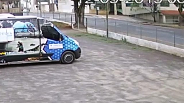 Câmera flagra acidente no cruzamento das ruas São Paulo e Manoel Ribas