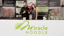 Riso Miracle Noodle saltato con verdure su crema di zucchine