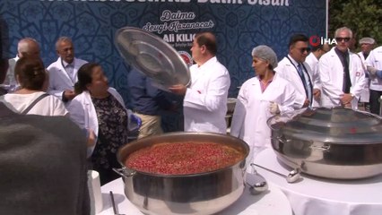 Maltepe’de aşure dağıtımına yoğun ilgi