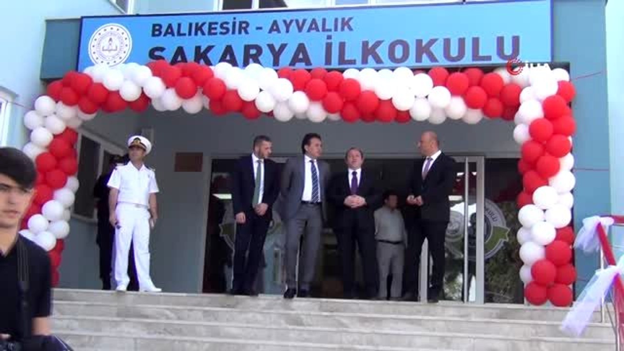 Ayvalık'ta Vali Yazıcı'dan Sakarya İlkokulunun yeni binasına görkemli açılış