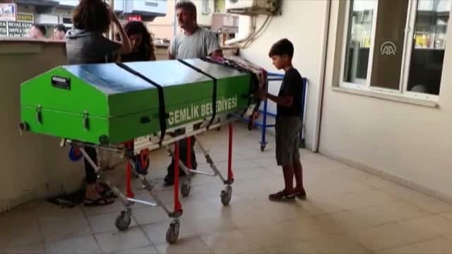Evinde bıçakla öldürülen kadının katil zanlısı oğlu çıktı - Cenaze namazı