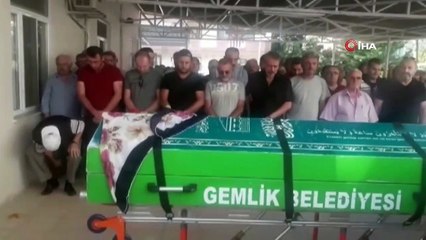 Katil zanlısı evlat annesinin kanı ile dolaba yazdı...'Bu mahallenin onuru var'