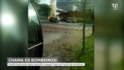 Kombi destruída após explodir e pegar fogo na frente de terminal