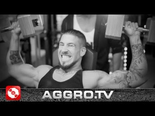 SPRENG DEIN SHIRT! SCHULTER ÜBUNGEN MIT SILLA & JULIAN ZIETLOW (OFFICIAL HD VERSION AGGROTV)