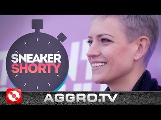 JULIA 'SNEAKERQUEEN' SCHOIERER - SNEAKER SHORTY - TUNRSCHUH.TV (OFFICIAL HD VERSION AGGROTV)