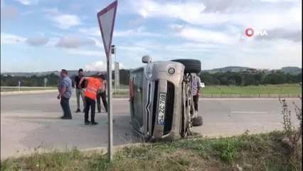 Kavşakta iki otomobil çarpıştı: 1 yaralı