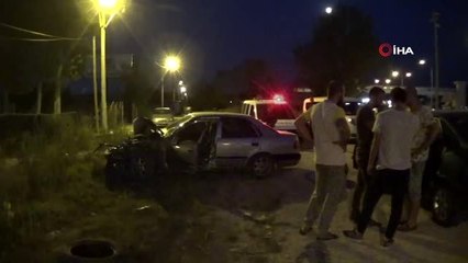 Kontrolden çıkan otomobil bariyerlere çarptı