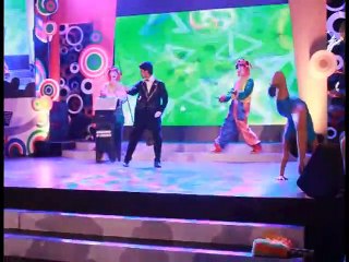 Video herunterladen: Kathryn Bernardo %26 Daniel Padilla sang the theme song of Got to Believe at the ABS-CBN Trade Event