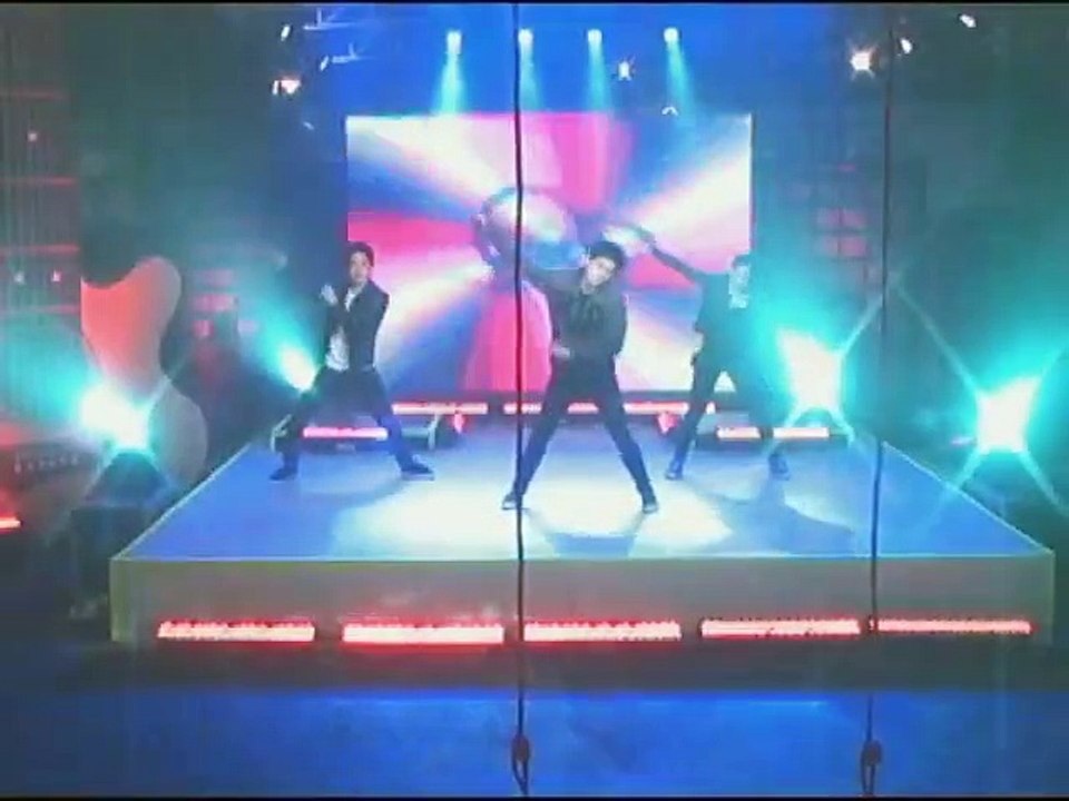 Manolo shows off dance moves