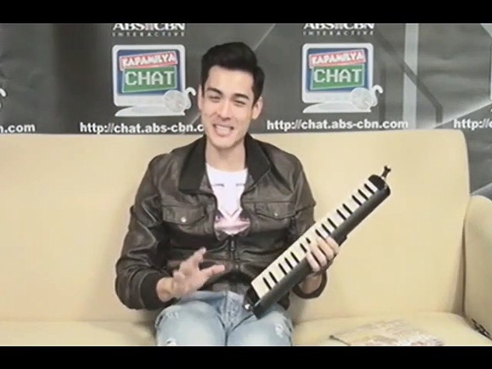 Xian Lim plays the melodica at the Kapamilya Chat