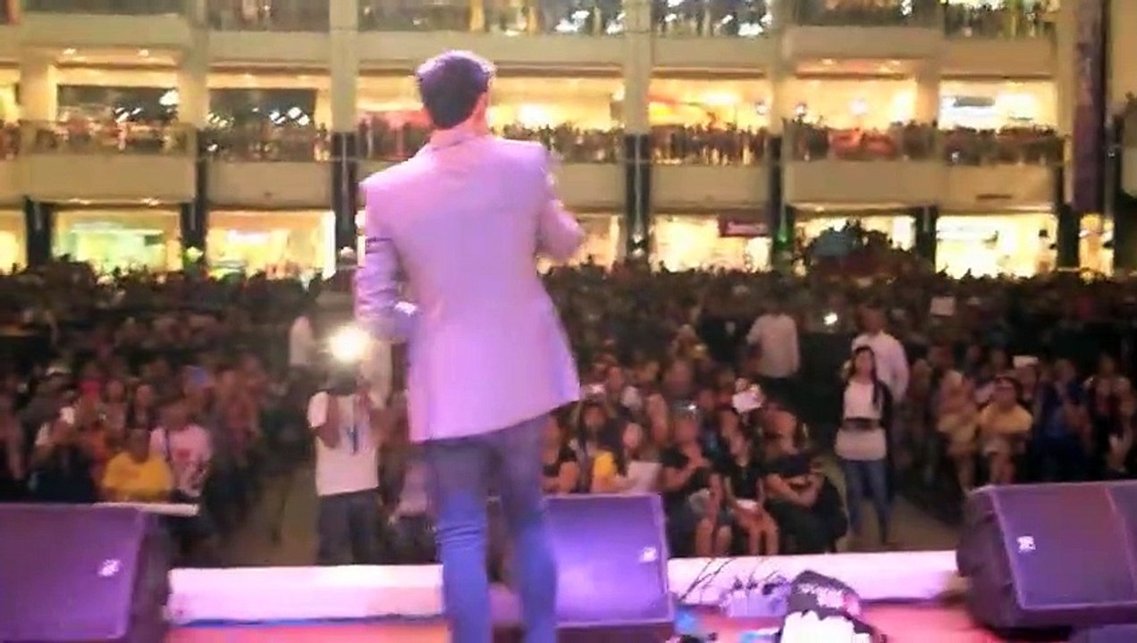 Joseph Marco sings 'Buko' at the Pure Love Mall Show
