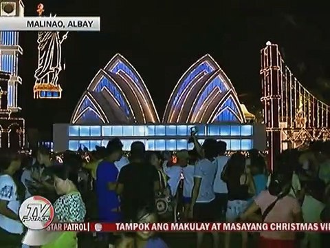 Christmas Village na Around the World ang tema inilawan na