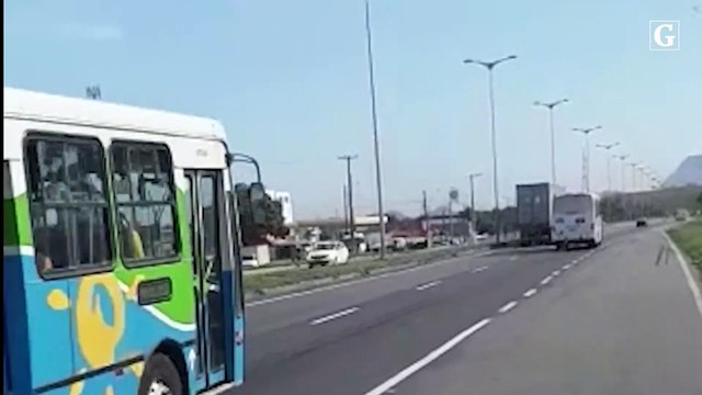 Imagens mostram câmeras instaladas em placa na BR 101, na Serra