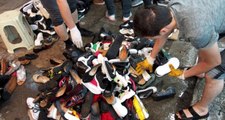 İstanbul Eminönü alt geçidindeki su baskınında zarar gören ayakkabılar yarı fiyatına satışa çıktı