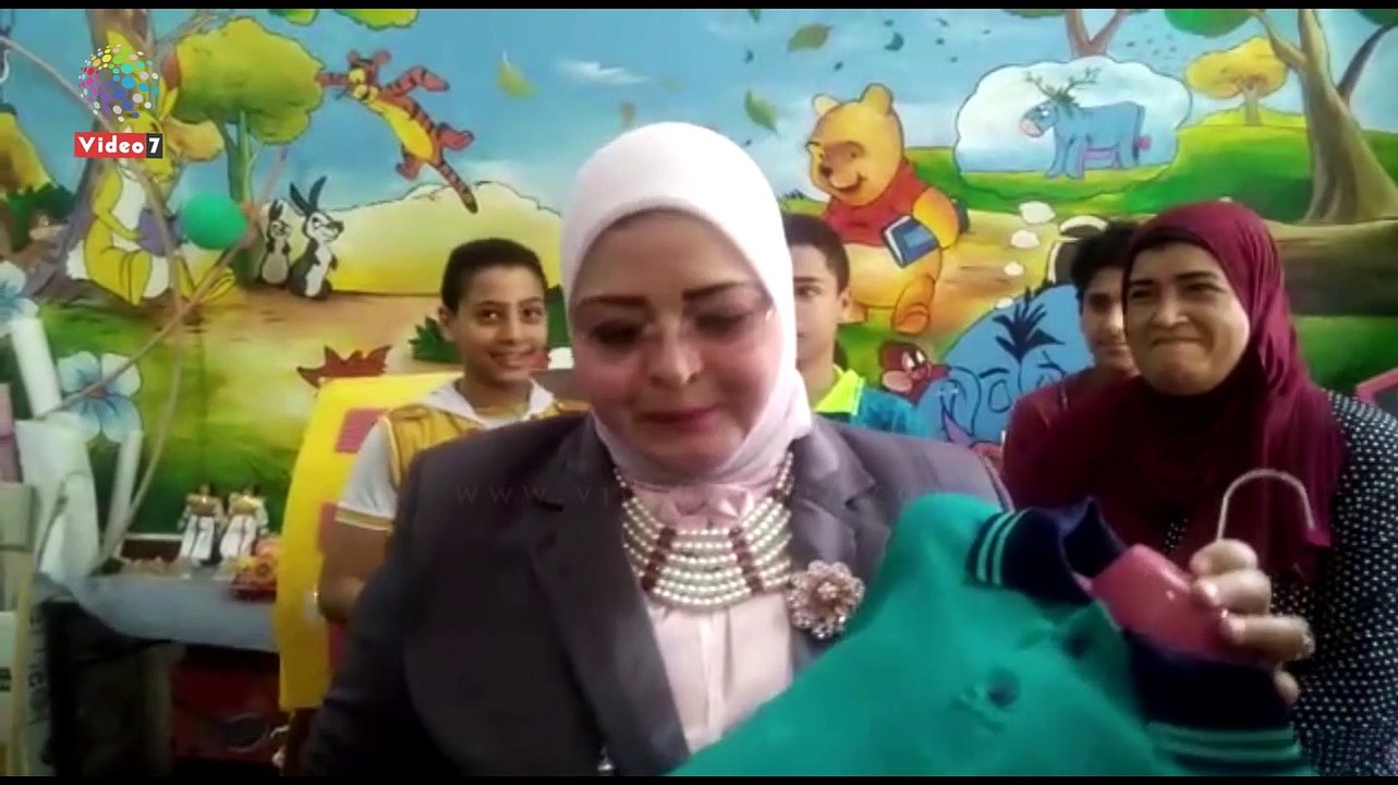 معلمو مدرسة يتحملون المصروفات والزى المدرسى لـ...