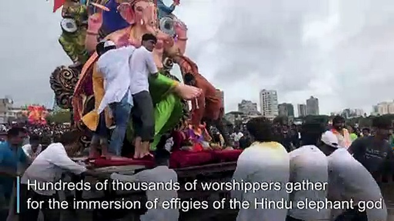 Indian worshippers bid adieu to elephant god