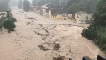 Las lluvias torrenciales de la DANA desbordan el cauce del río Clariano a su paso por Onteniente. @batalleta.