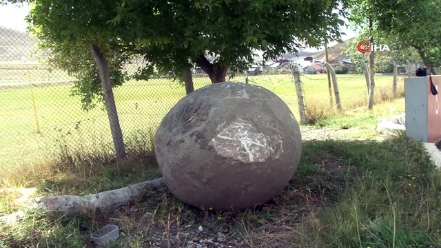 Erzurum’da Moğollardan kalma 2 ton ağırlığında mancınık güllesi bulundu