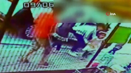 Esenyurt’ta arabanın ezdiği minik Zeynep’in ölümden inanılmaz kurtuluşu kamerada