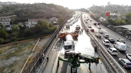 TEM otoyolunda devrilen tanker nedeniyle E-5'te trafik yoğunluğu oluştu