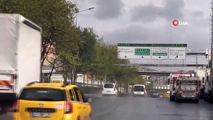 Télécharger la video: Meteoroloji Uyarmıştı! İstanbul'da Yağış Başladı