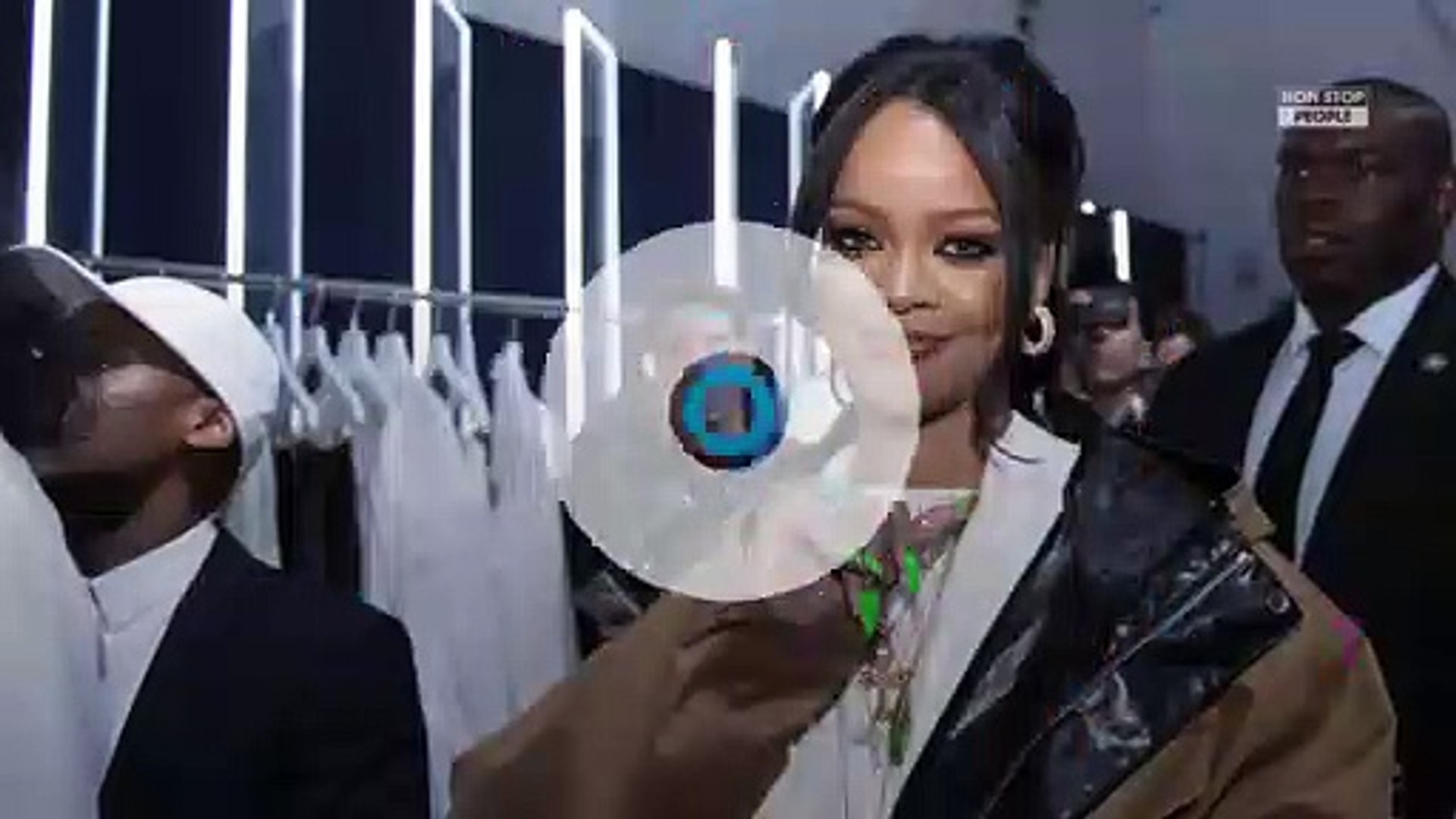 Rihanna Enceinte Une Video Seme Le Doute Les Internautes S Agitent Video Dailymotion