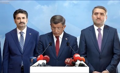 Davutoğlu, istifa metnini okumak için 5 isimle kamera karşısına geçti