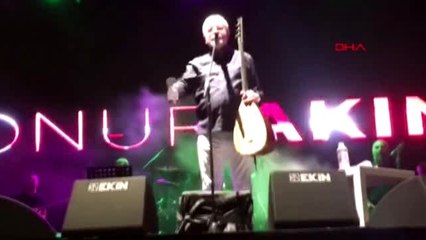 İzmir fuarı'nda onur akın konseri