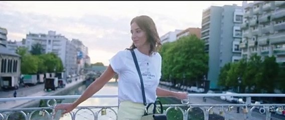 Rencontre dans la salle de bain d'Adèle, comédienne