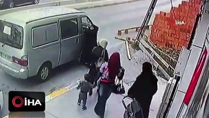 Kucağında bebek ile saniye farkıyla kurtuldu