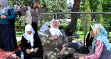 HDP, Diyarbakır'da oturma eylemi yapan anneleri Meclis'e davet etti