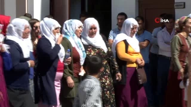 AK Parti Diyarbakır Milletvekili Eronat: (Teröristleri kastederek) Ben buradayım demek istiyorlar...