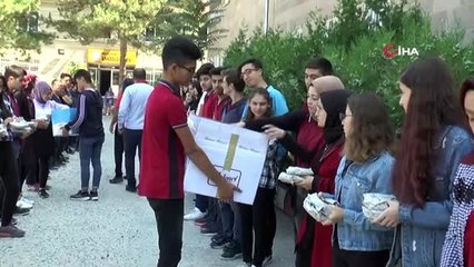 Nevşehir'de Anadolu Lisesi öğrencilerine simit ikram edildi