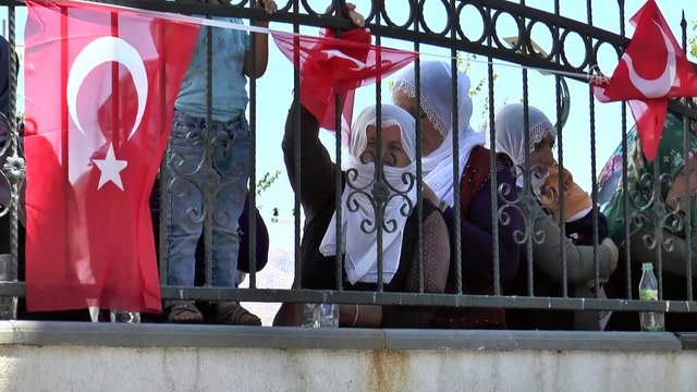 Bakan Soylu, şehit olan sivillerin cenaze törenine katıldı (3) - DİYARBAKIR