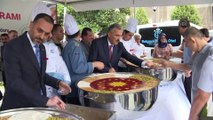 Cumhurbaşkanlığından İzmir'de vatandaşlara aşure ikramı